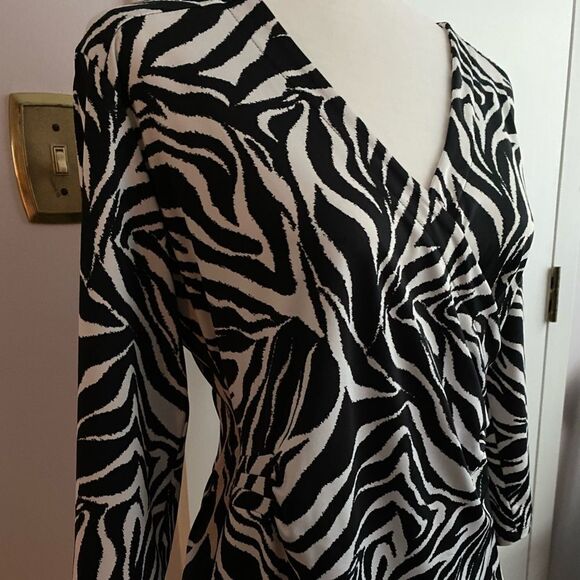 Peck & Peck Black White Ruched V-Neck Top | Slip-On Style | Approx Sz M - Picture 5 of 11